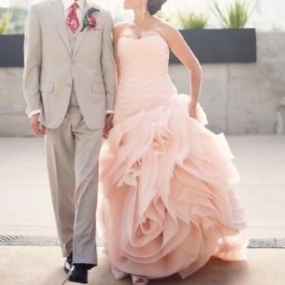 Vera Wang Blush Pink Wedding Gown Size 0 - Picture 2 of 16